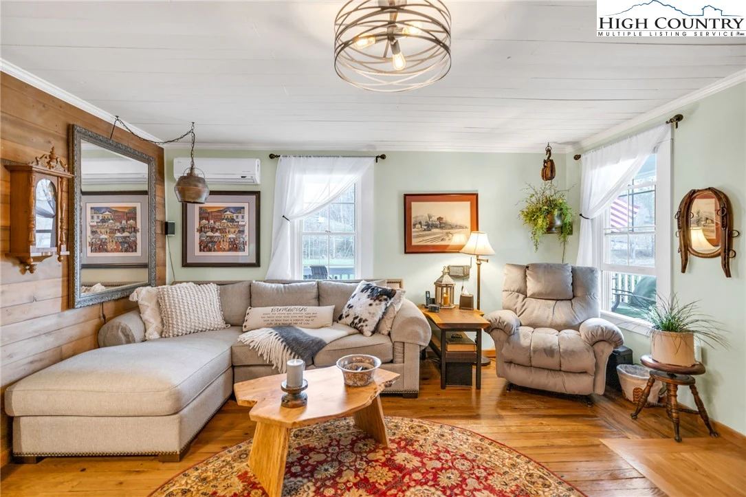 Image number 5 for the current listing