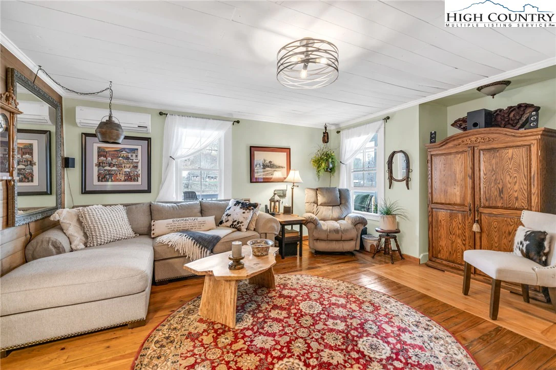 Image number 4 for the current listing