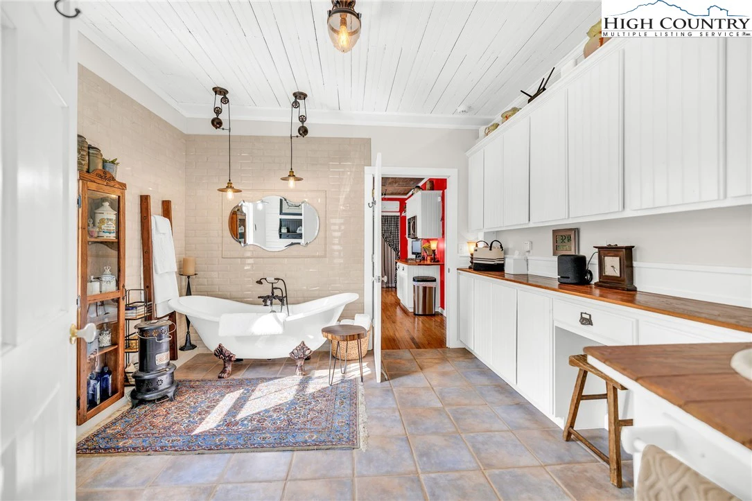 Image number 8 for the current listing