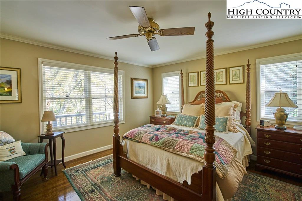 Image number 5 for the current listing