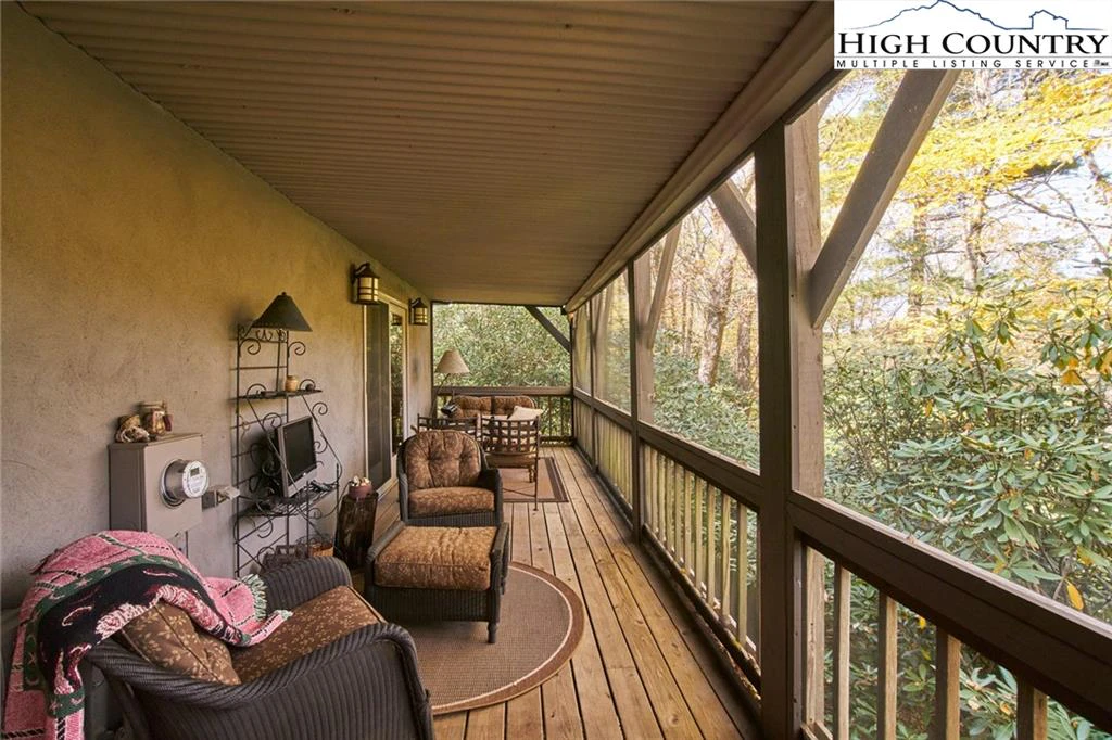 Image number 16 for the current listing
