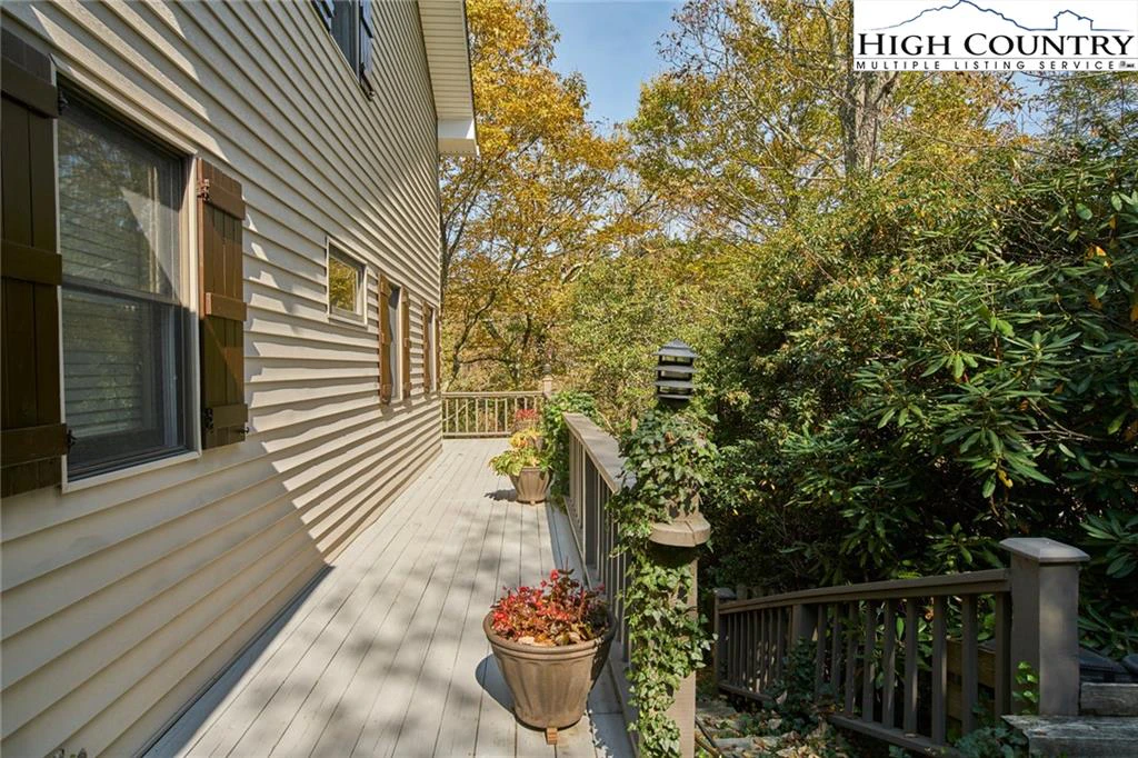 Image number 19 for the current listing