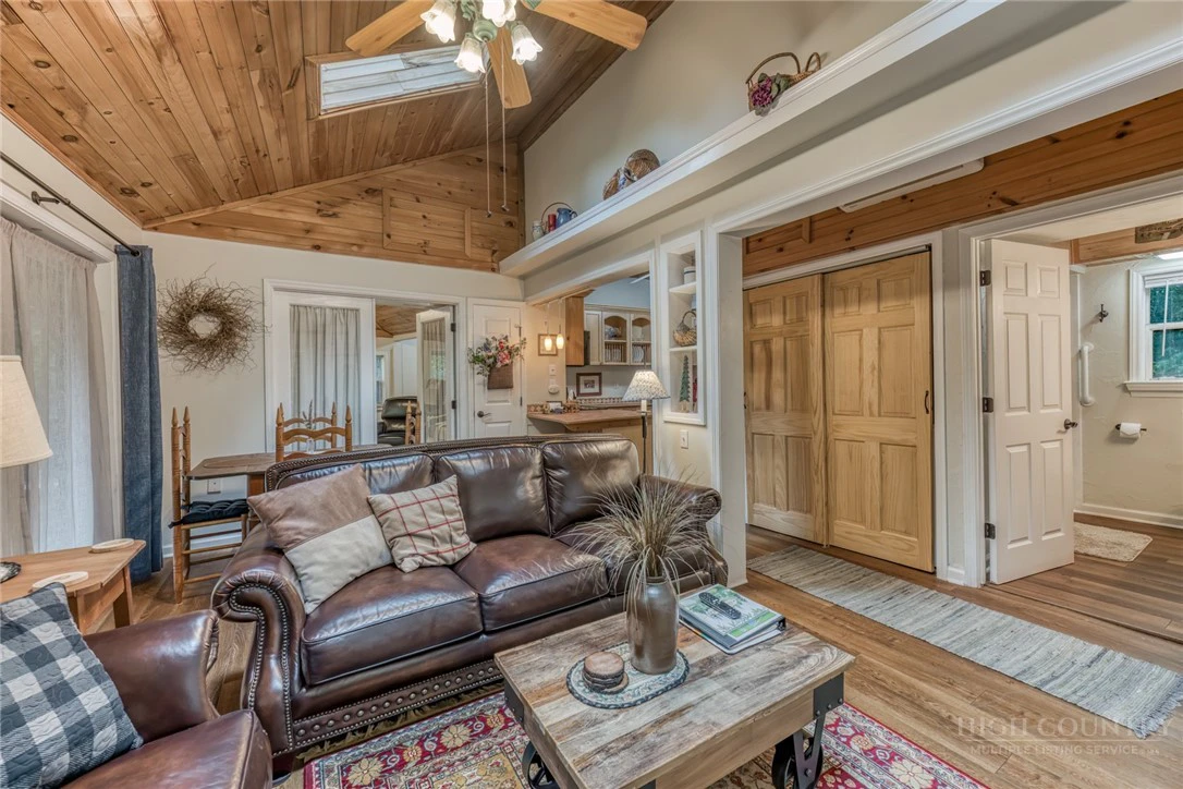 Image number 5 for the current listing
