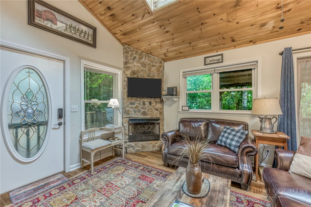 Image number 6 for the current listing