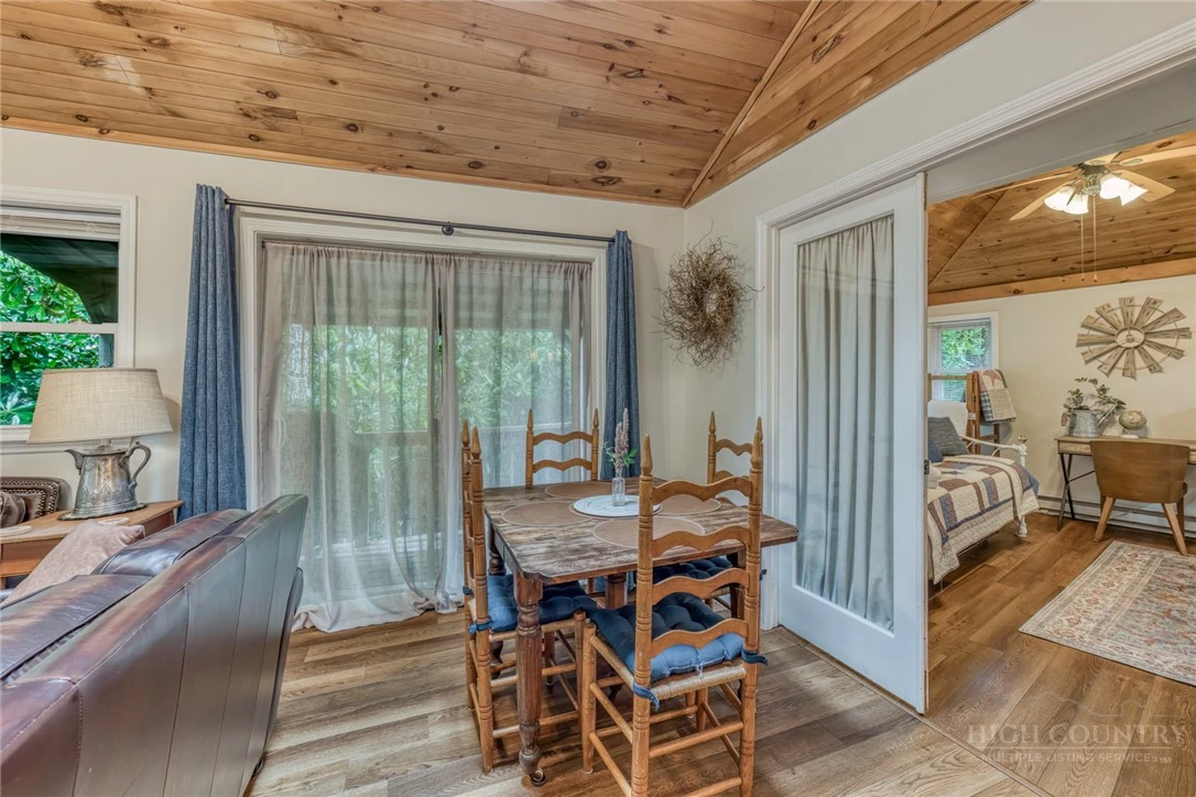 Image number 7 for the current listing