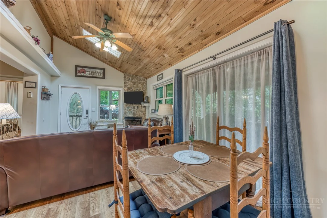 Image number 8 for the current listing