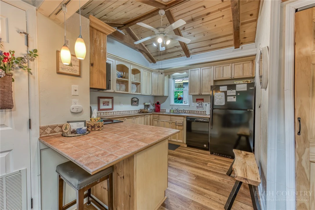 Image number 9 for the current listing