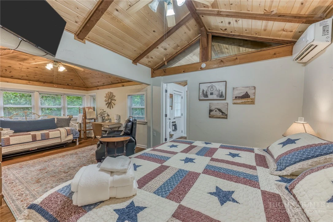Image number 16 for the current listing