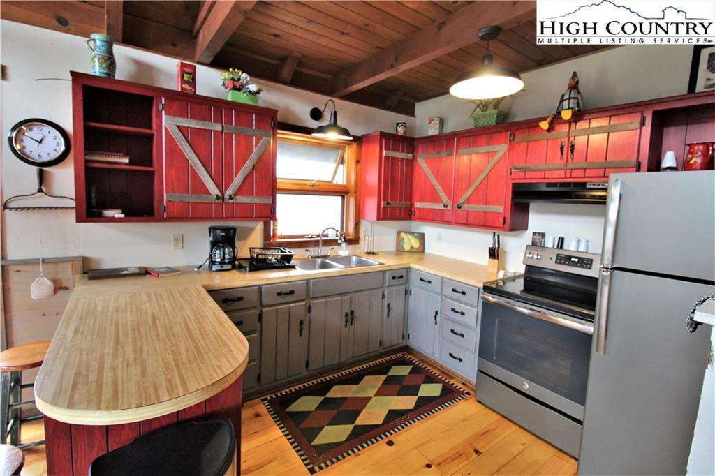 Image number 19 for the current listing