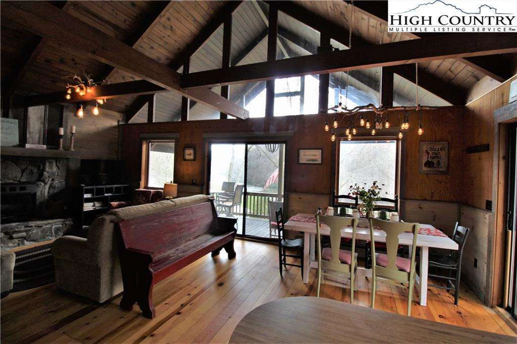 Image number 18 for the current listing