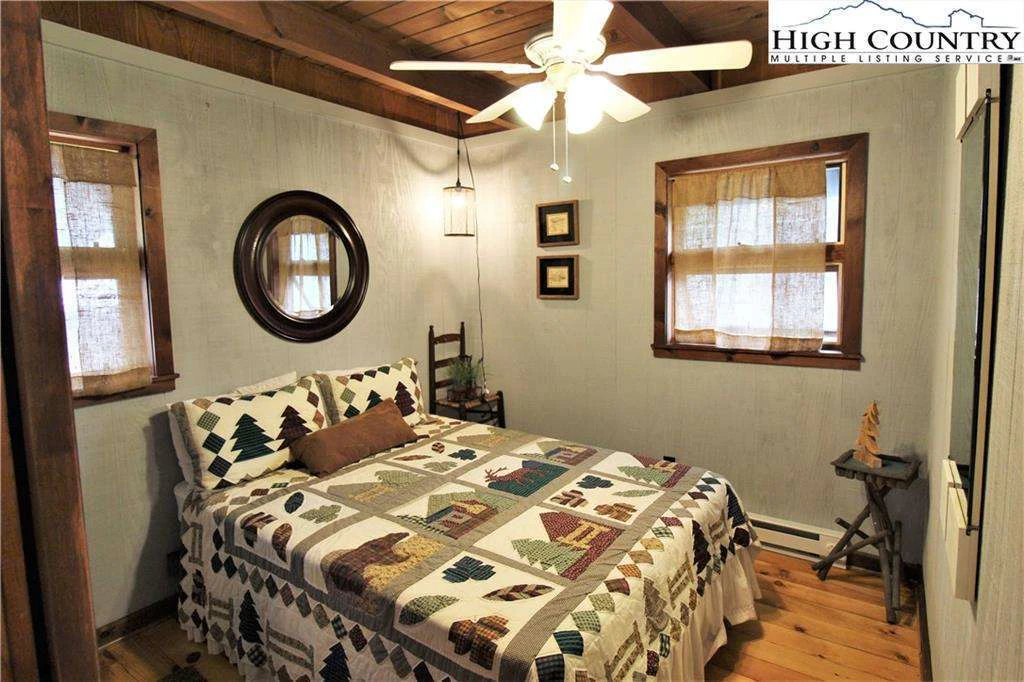Image number 2 for the current listing
