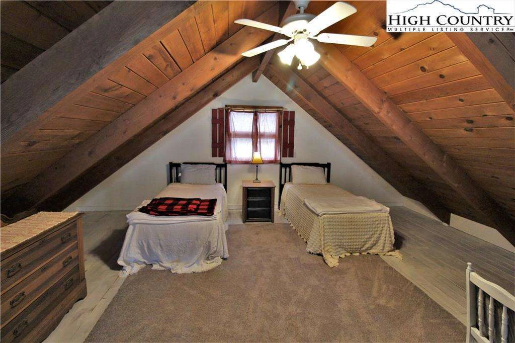Image number 13 for the current listing