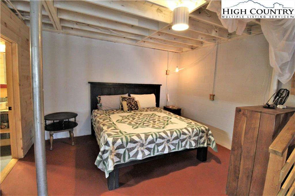 Image number 12 for the current listing