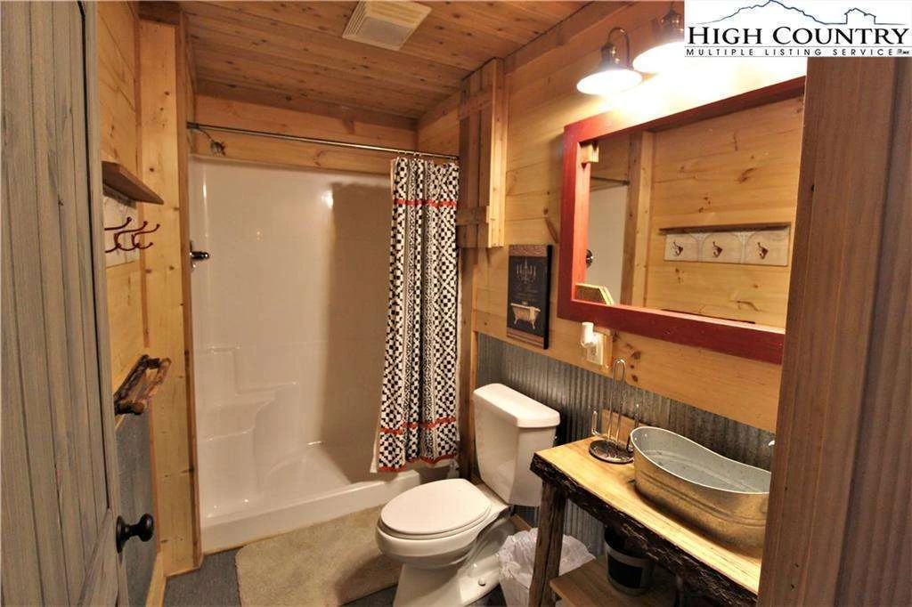 Image number 11 for the current listing