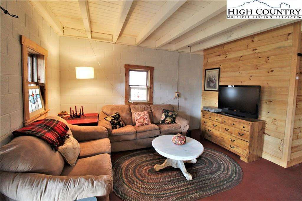 Image number 9 for the current listing