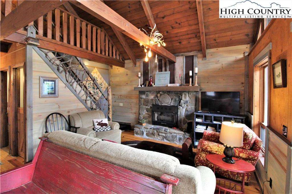 Image number 21 for the current listing