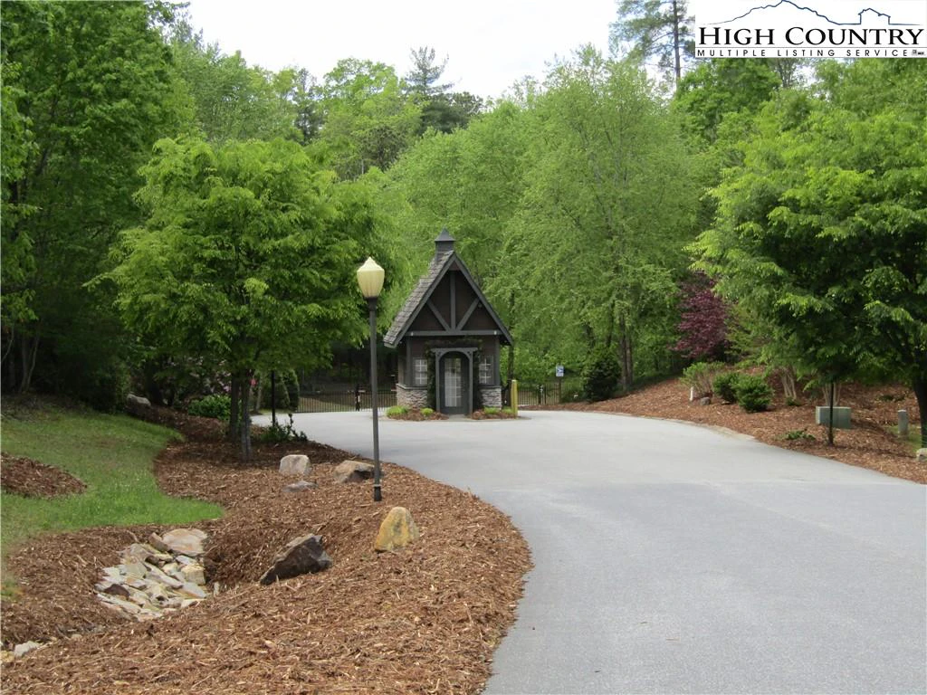 Image number 19 for the current listing