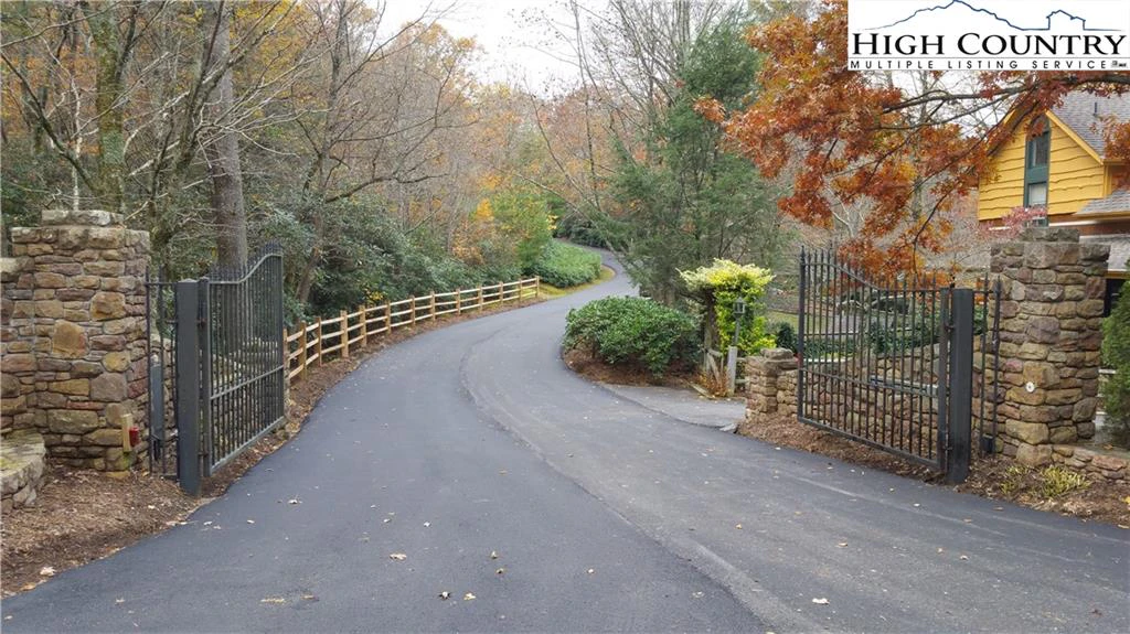 Image number 4 for the current listing