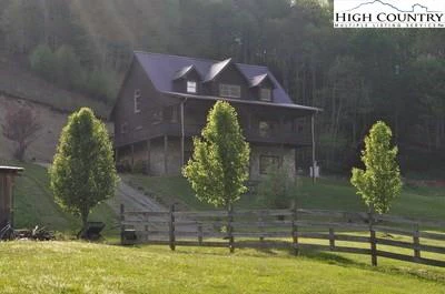 Image number 1 for the current listing