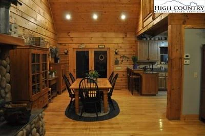 Image number 11 for the current listing