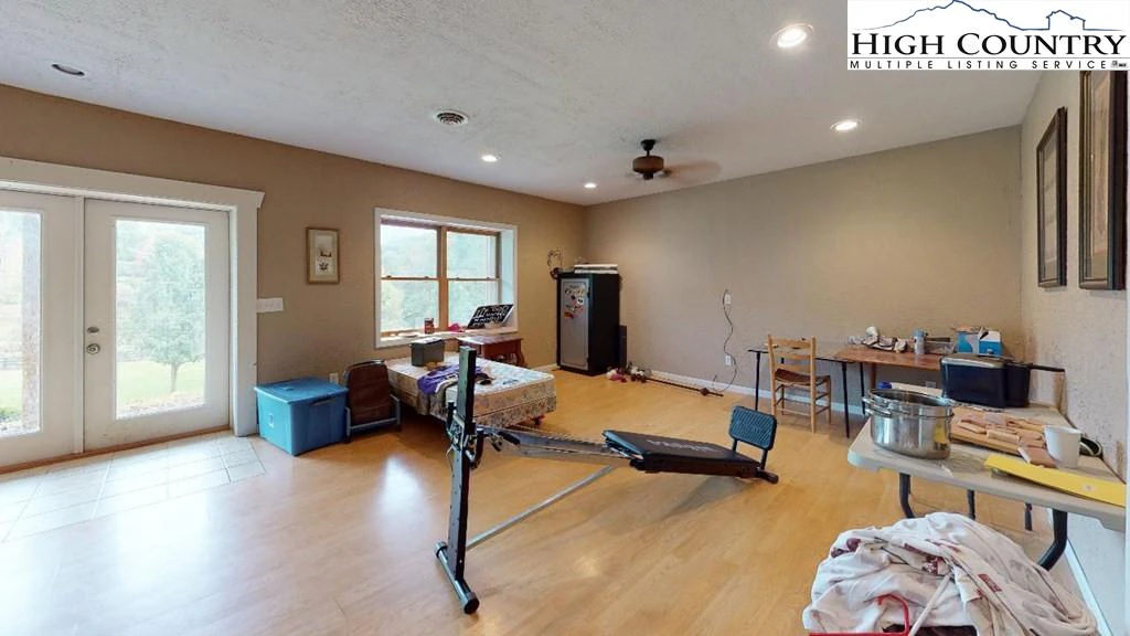 Image number 3 for the current listing