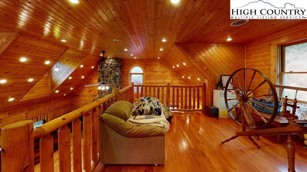 Image number 5 for the current listing