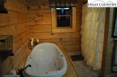 Image number 7 for the current listing