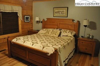 Image number 8 for the current listing