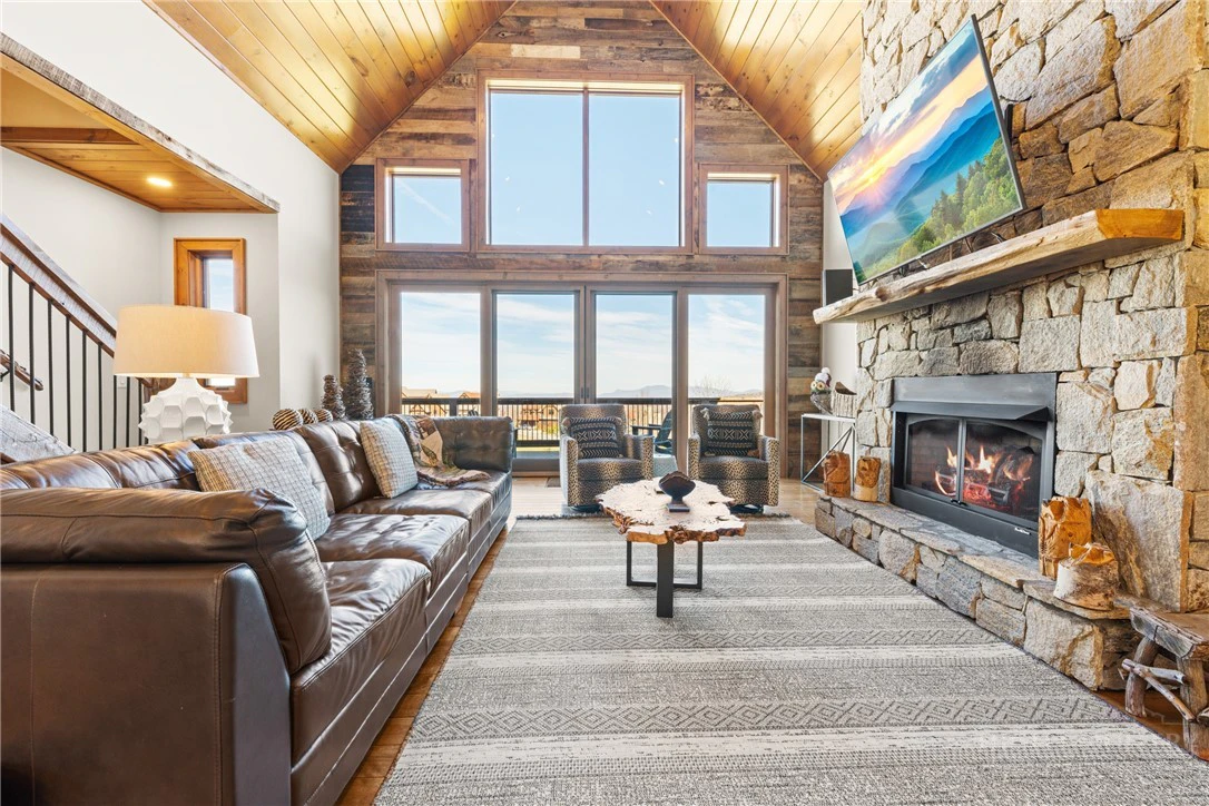 Image number 3 for the current listing