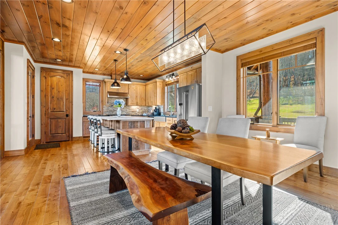 Image number 4 for the current listing