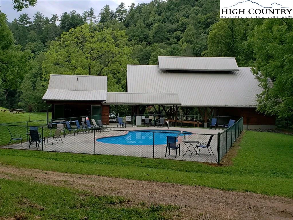 Image number 13 for the current listing