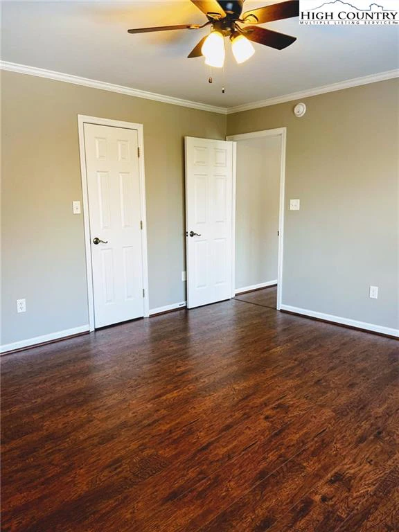 Image number 19 for the current listing