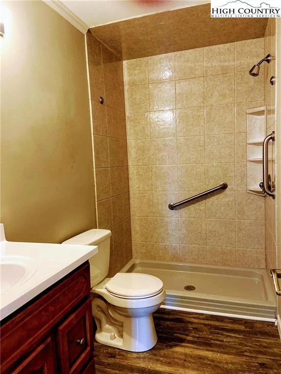 Image number 5 for the current listing