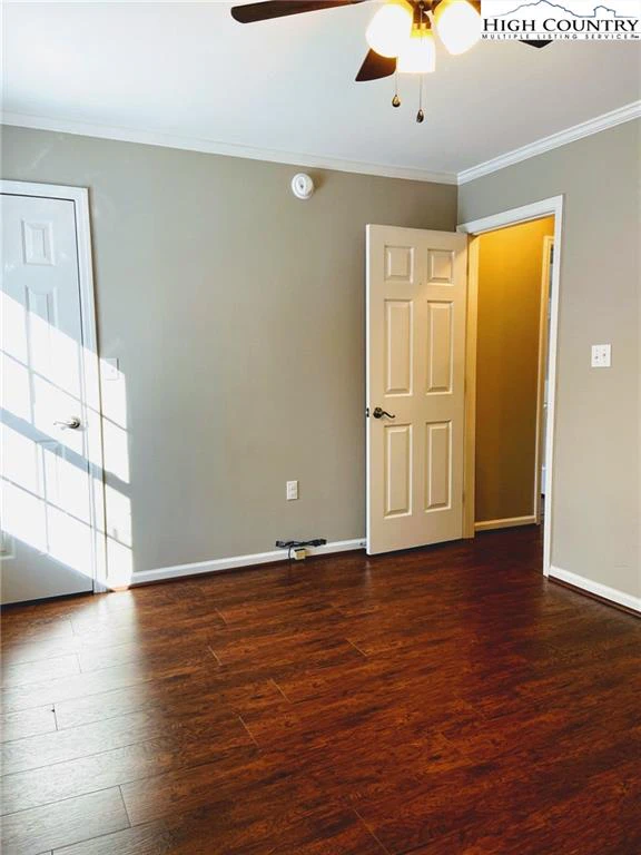Image number 7 for the current listing