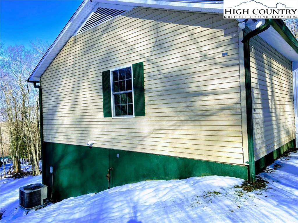Image number 13 for the current listing