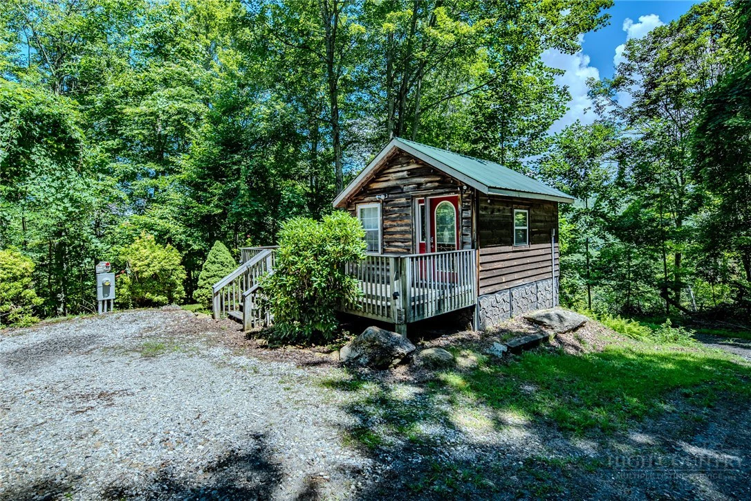 Image number 15 for the current listing