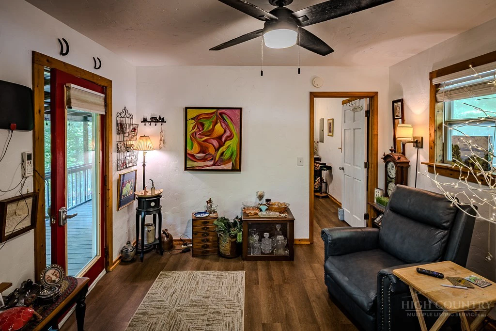 Image number 8 for the current listing