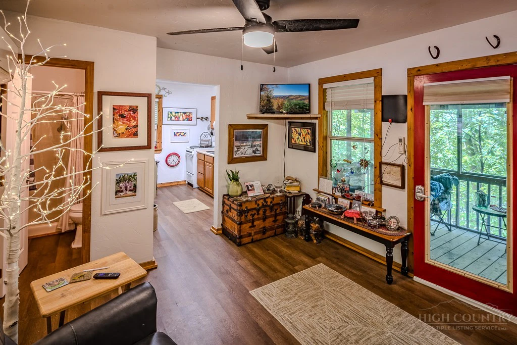 Image number 9 for the current listing