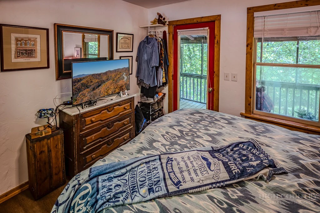 Image number 14 for the current listing