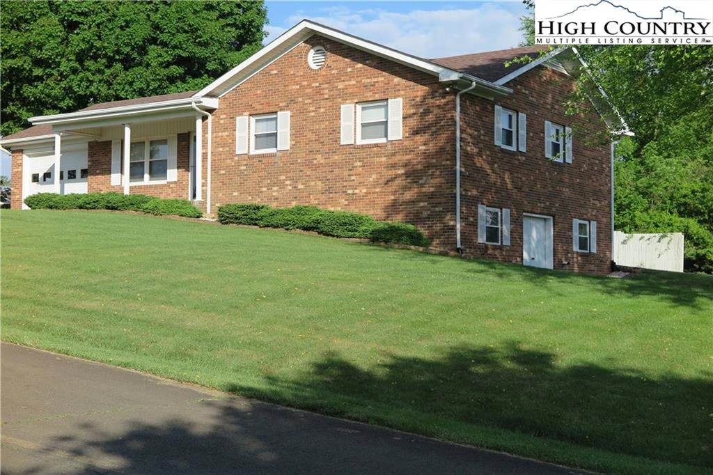Image number 1 for the current listing