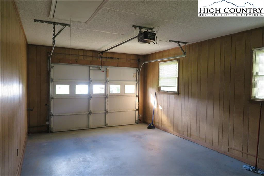 Image number 11 for the current listing