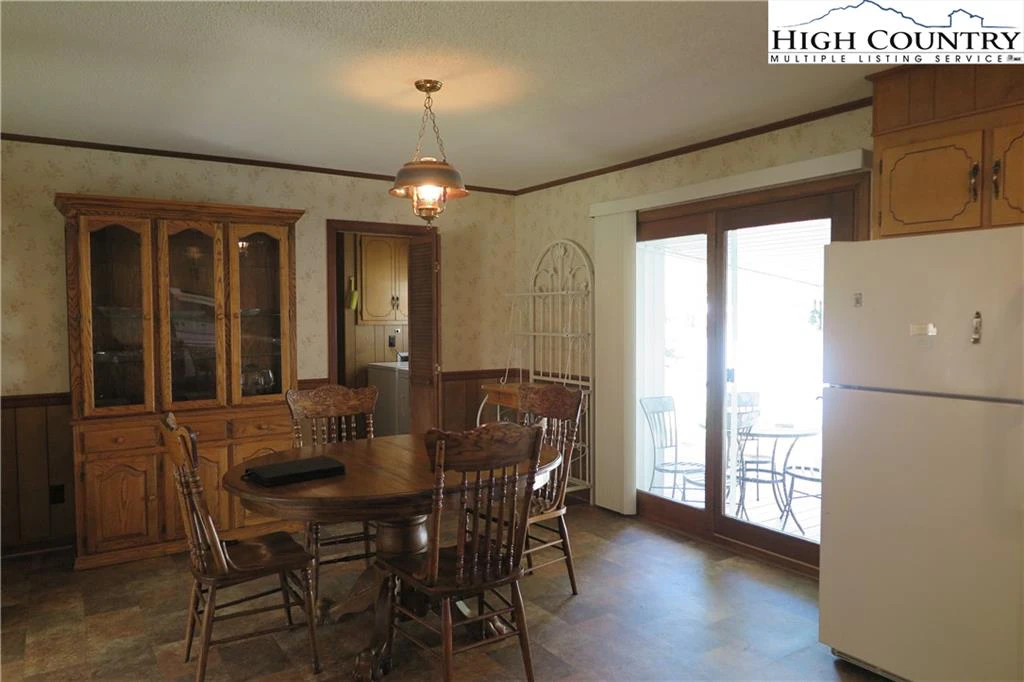 Image number 3 for the current listing