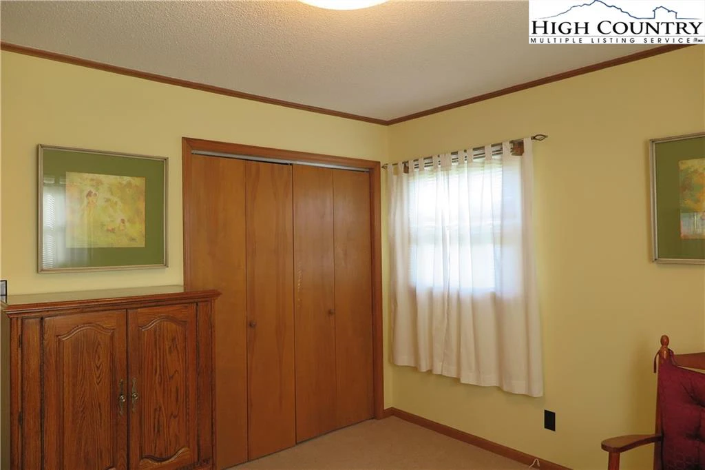Image number 8 for the current listing