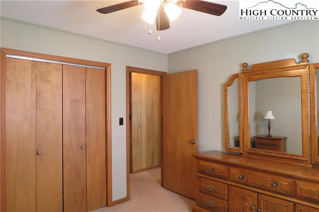 Image number 9 for the current listing