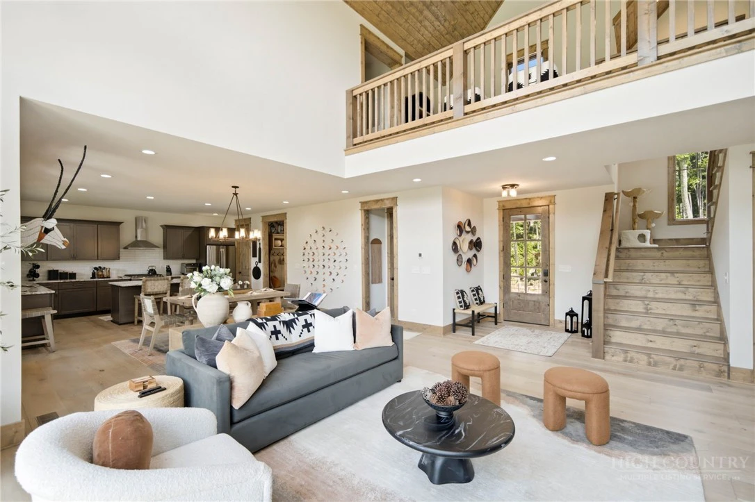 Image number 2 for the current listing