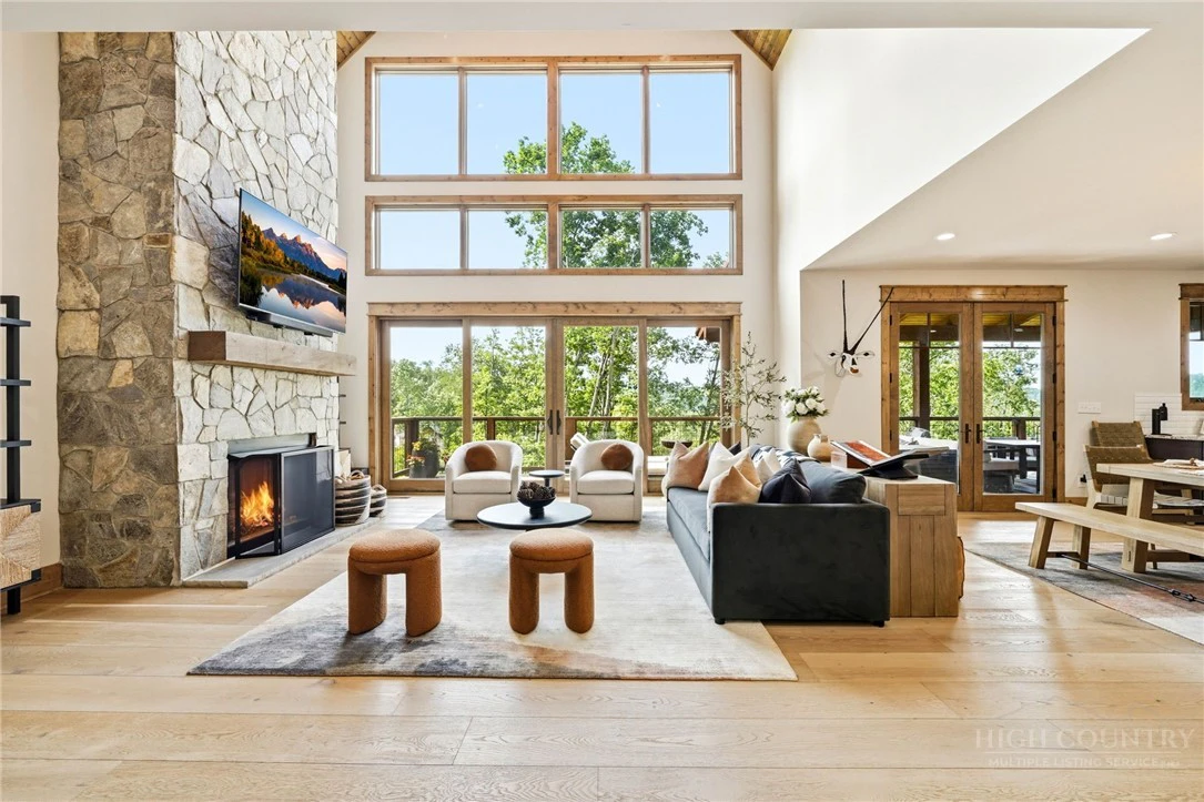 Image number 3 for the current listing