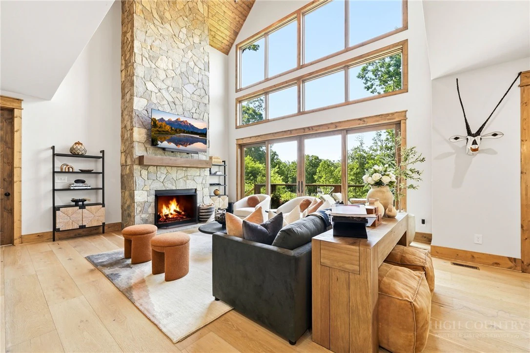 Image number 4 for the current listing
