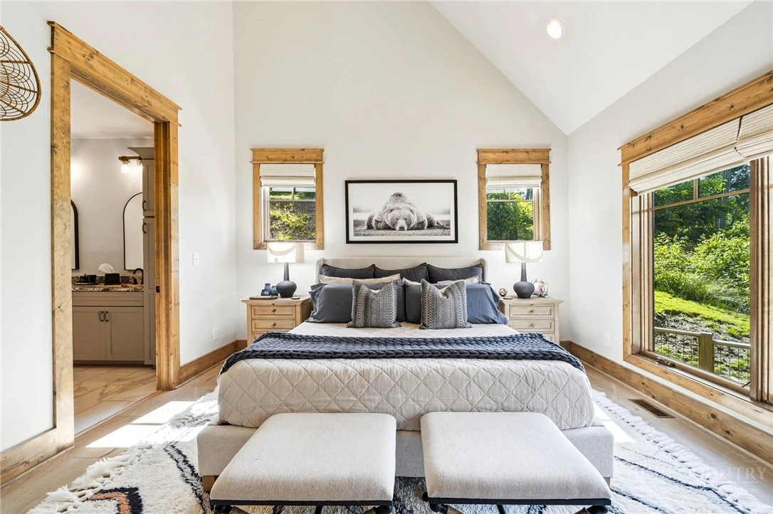 Image number 15 for the current listing