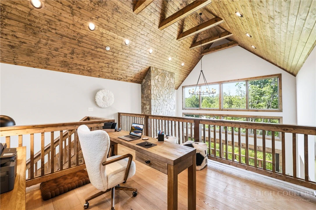 Image number 18 for the current listing