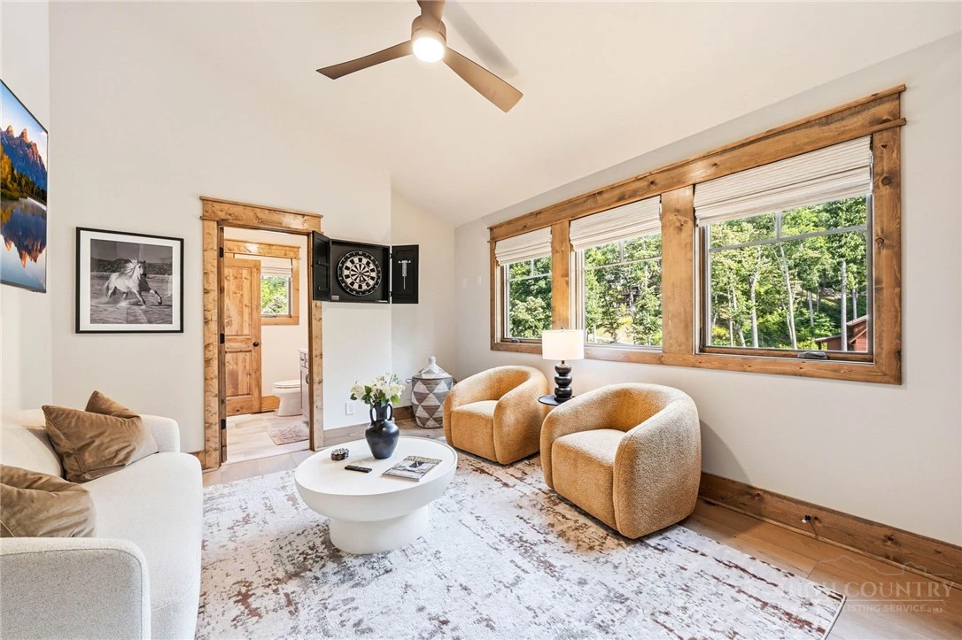 Image number 20 for the current listing